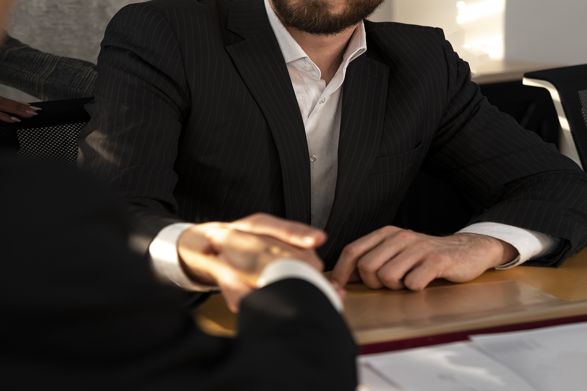 close-up-business-people-shaking-hands close-up-business-people-shaking-hands
